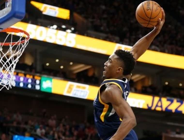 Παίκτης του μπάσκετ πήγε για εντυπωσιακό κάρφωμα αλλά έστειλε τη μπάλα στον… Θεό (βίντεο)